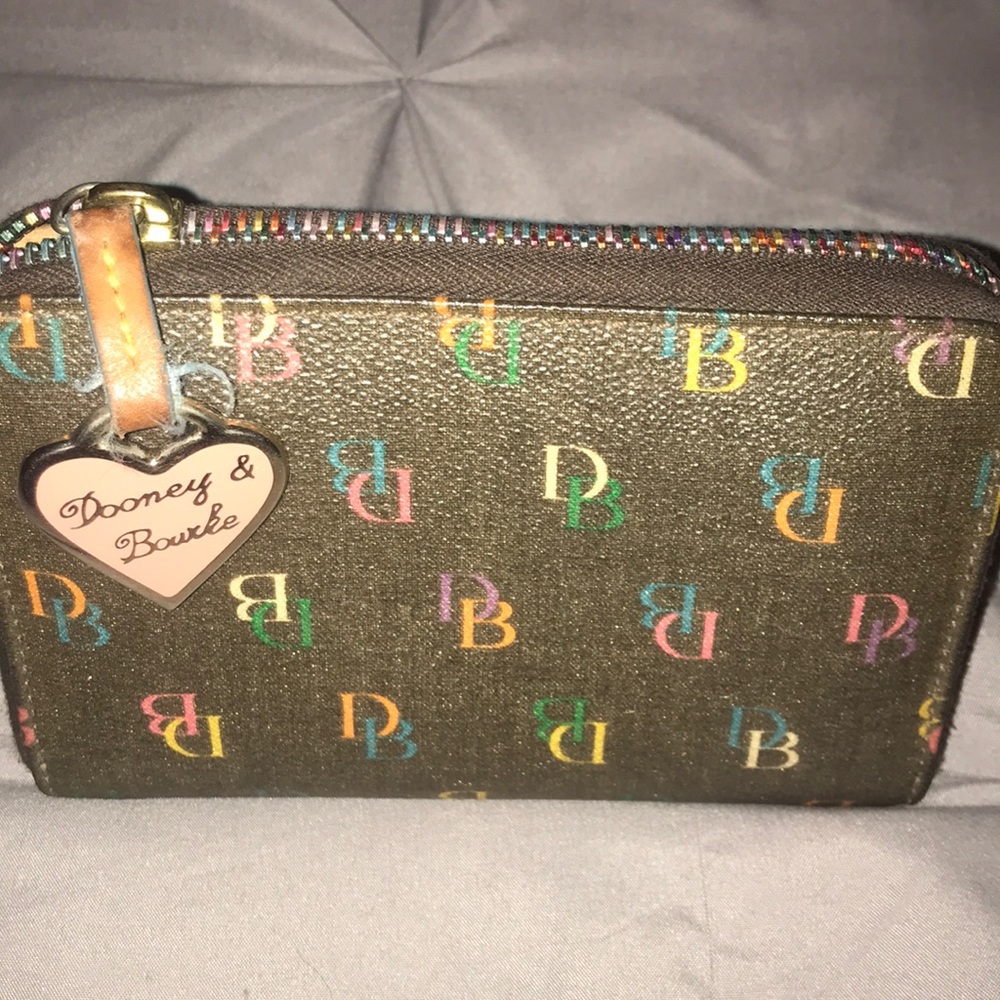 Dooney & Bourke logo wallet